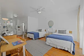Studio#15 Pet Friendly Bright Courtyard Near Beach - Image 2