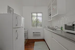 Studio#15 Pet Friendly Bright Courtyard Near Beach - Image 5