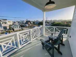 New Luxurious Home! Hot Tub! 2 min walk to Beach! - Image 3