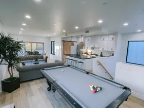New Luxurious Home! Hot Tub! 2 min walk to Beach! - Image 2