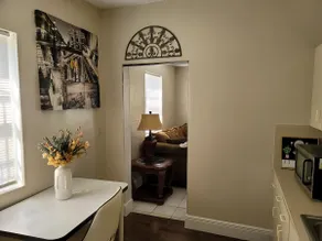 Green & Gold cottage - Image 4