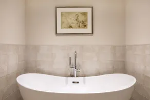 Central Harrogate townhouse apartment with parking - Image 5