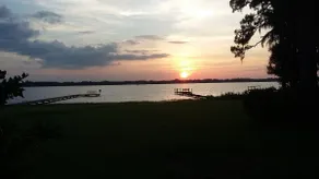 Spacious 3/2 home, lg yard & spectacular sunsets! - Image 2
