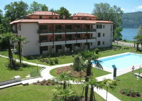 Apartment with private garden two steps from the lake. - Image 3