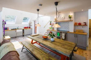 The Tin Sheds - Orange Shed - Coastal holiday home - Image 4