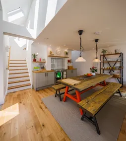 The Tin Sheds - Orange Shed - Coastal holiday home - Image 3