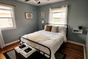 Cozy house near Lake Erie, 10 minutes to Downtown. - Image 3