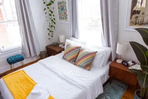 Cozy 3-Bedroom House with High Ceilings. - Image 2