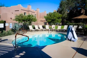 Spacious 2 Bedroom Condo - Image 4