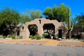 Spacious 2 Bedroom Condo - Image 3