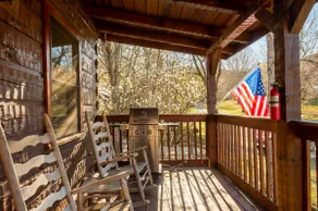 3 minutes to parkway!! Hot tub!! Flat driveway!! - Image 2