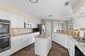 Fabulous 4-Bedroom Home with Pool, Dog-Friendly ! - Image 3