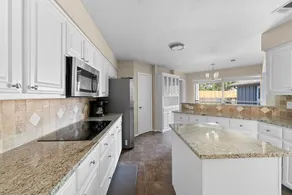 Fabulous 4-Bedroom Home with Pool, Dog-Friendly ! - Image 5