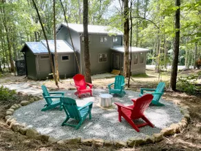 Spacious Home in “Tiny Home” Lake Community - Image 2