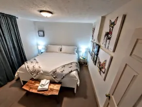 Charming City Cottage - 3 King Beds! Fiber Wifi! - Image 2