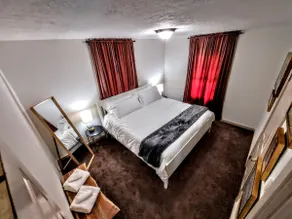 Charming City Cottage - 3 King Beds! Fiber Wifi! - Image 4