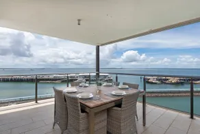 Darwin Water Lux Suites - 3 King Bed Balcony VIEWS - Image 4