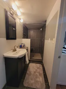 Cozy Convenient Cottage - Image 3