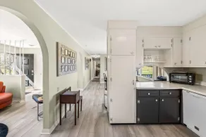 Mar's Mid Mod: stylish, airy and comfortable - Image 4
