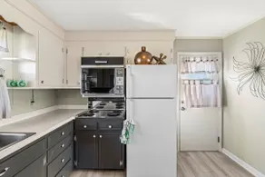 Mar's Mid Mod: stylish, airy and comfortable - Image 5