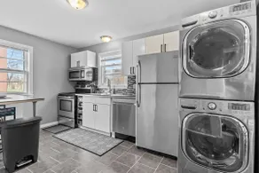 Cheerful Family Home - 3 mins drive to UWindsor - Image 3