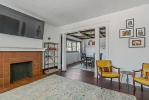 **Heart of Elmwood Village cozy apartment** - Image 4