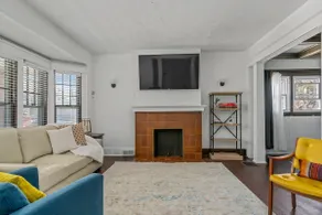 **Heart of Elmwood Village cozy apartment** - Image 2