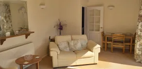 Spacious one bedroom fully self contained annex - Image 3