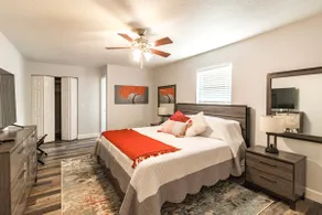 Spacious 3BR retreat w/ pool & game room - Image 4