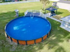 Spacious 3BR retreat w/ pool & game room - Image 5