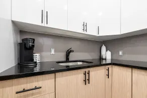 2 Bedroom Suite | Downtown | Free Parking - Image 5