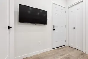 2 Bedroom Suite | Downtown | Free Parking - Image 3