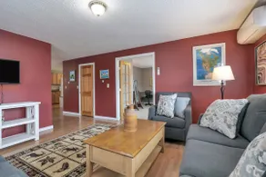 Spacious 4 bedroom home fast internet/walk to town! - Image 3