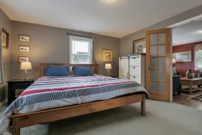 Spacious 4 bedroom home fast internet/walk to town! - Image 4
