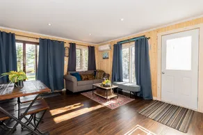 Jolly Tom's - Charming 2-Bedroom Cabin - Image 4