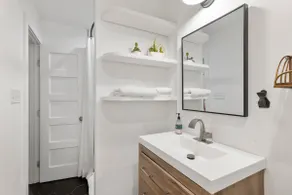 Chic Casita: Private Entry, Full Kitchen - Image 3