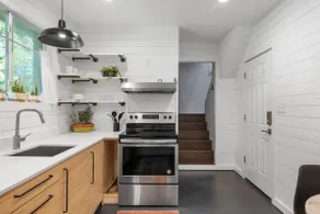 Chic Casita: Private Entry, Full Kitchen - Image 2