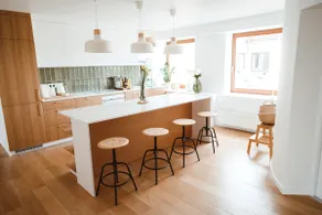 Birch Living: central & new 3-BR design apartment - Image 2
