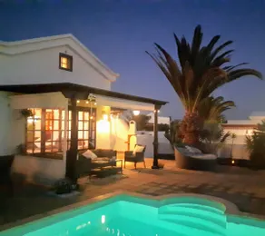 Smuk villa med privat pool, se udsigt, gamesroom med poolbord og BBQ - Image 2