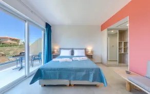 SeaView Suite with Breakfast Balcony and Pool - Image 3
