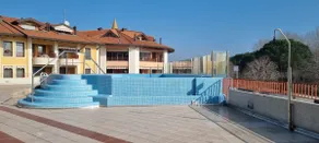 Penthouse in a quiet, central location with pool - Image 3