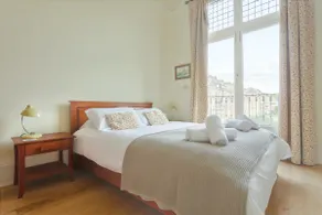 GFF Elegant & Central & Spacious 2 Bed Home with Garden - Image 2