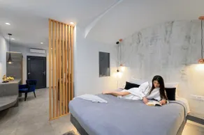 George&Joanna Honeymoon Suite with outdoor Hot Tub - Image 3