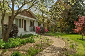 10mins to downtown Ranch living on 1/2 acre - Image 2