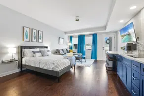 *NEW* Spacious 1st floor loft-walk to restaurants! - Image 3