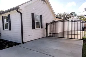 1940s Retro-Modern Houston Home - Image 4
