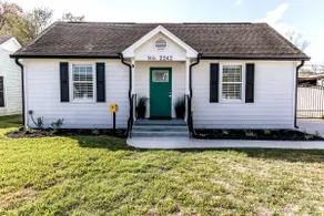 1940s Retro-Modern Houston Home - Image 2