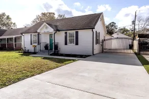 1940s Retro-Modern Houston Home - Image 3
