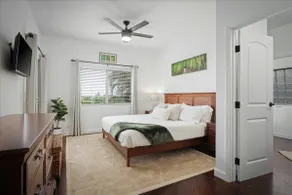 Private & Beautiful home on 1 acre - Image 2