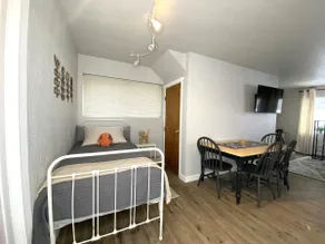 Abby's-Dedicated, Clean, Comfortable, Near U-Med - Image 5